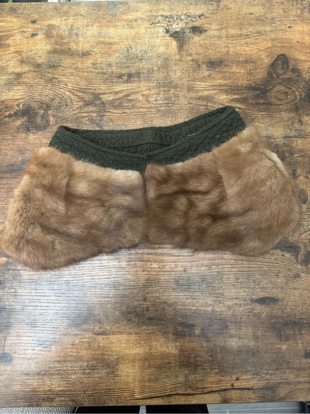 Vintage 1960s 100% Blonde Mink 28” Fur Collar with Olive Knit Backing